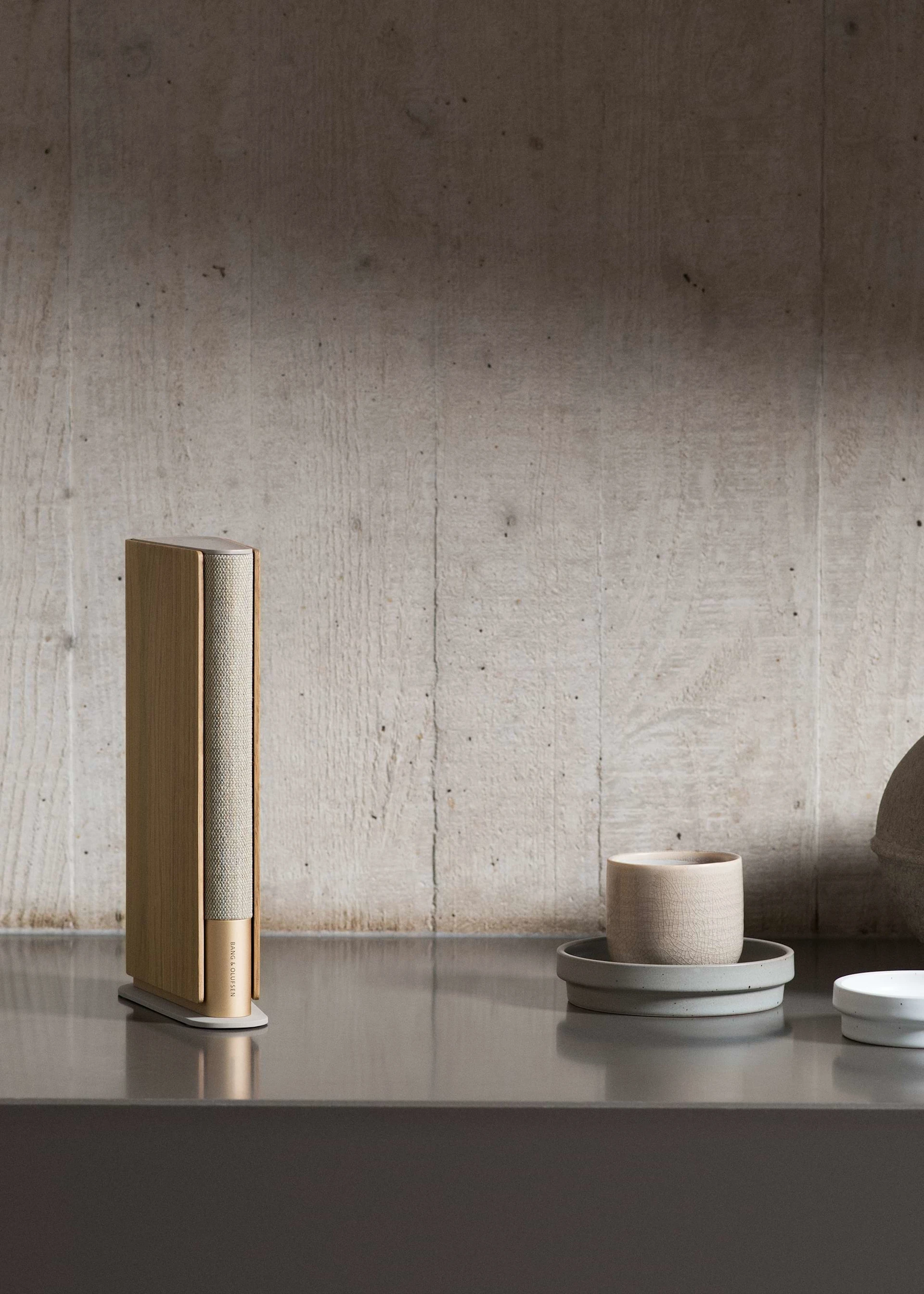 Zvučnic Bang & Olufsen BO Beosound Emerge Gold Tone